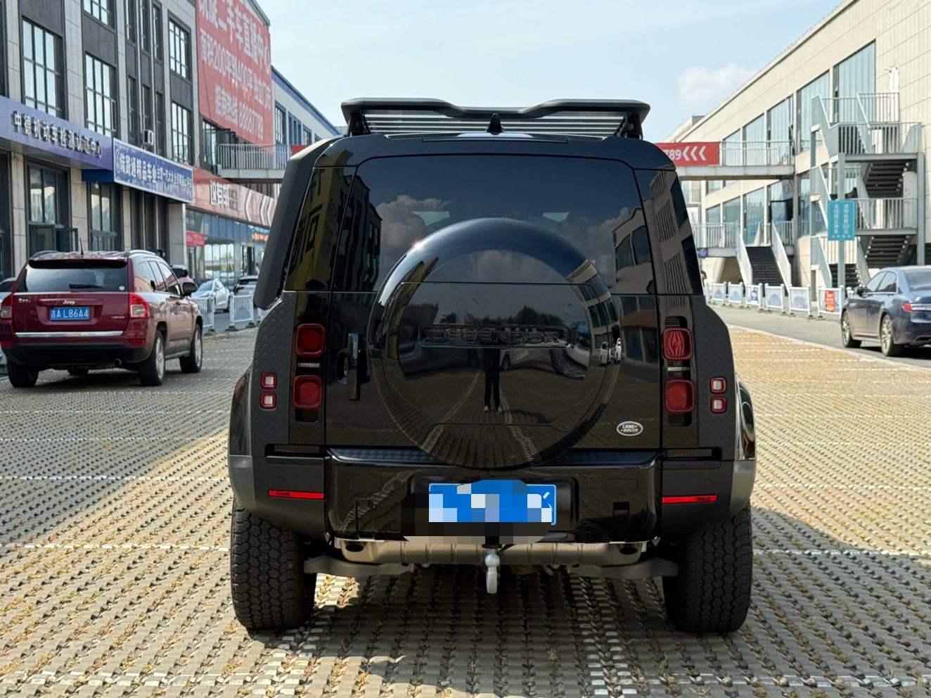 Land Rover Defender 2025 thumb 3