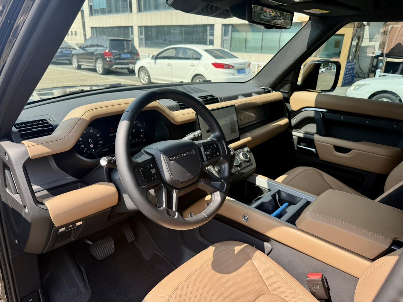 Land Rover Defender 2025 thumb 11