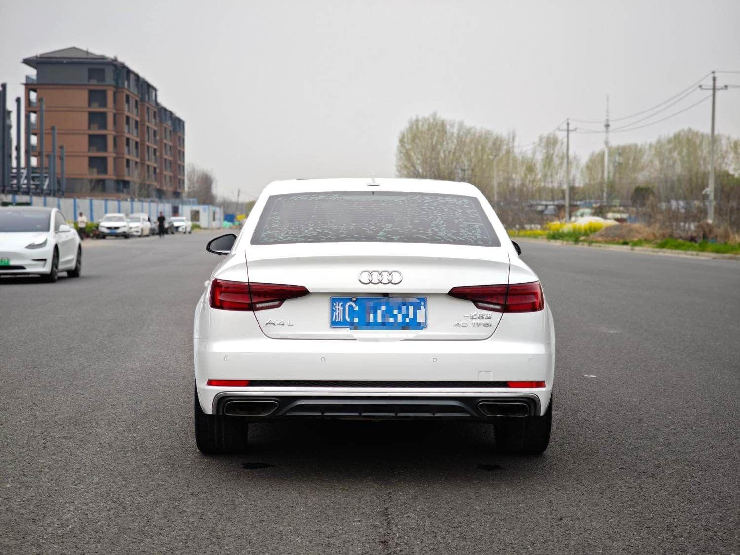 Audi A4 2019 thumb 3