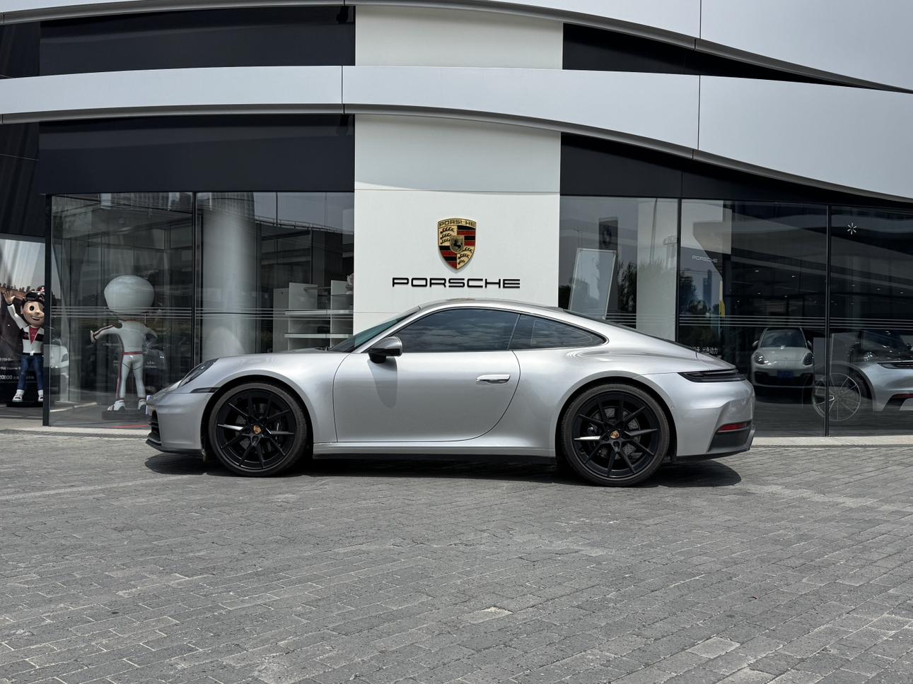 Porsche 911 2025 thumb 2