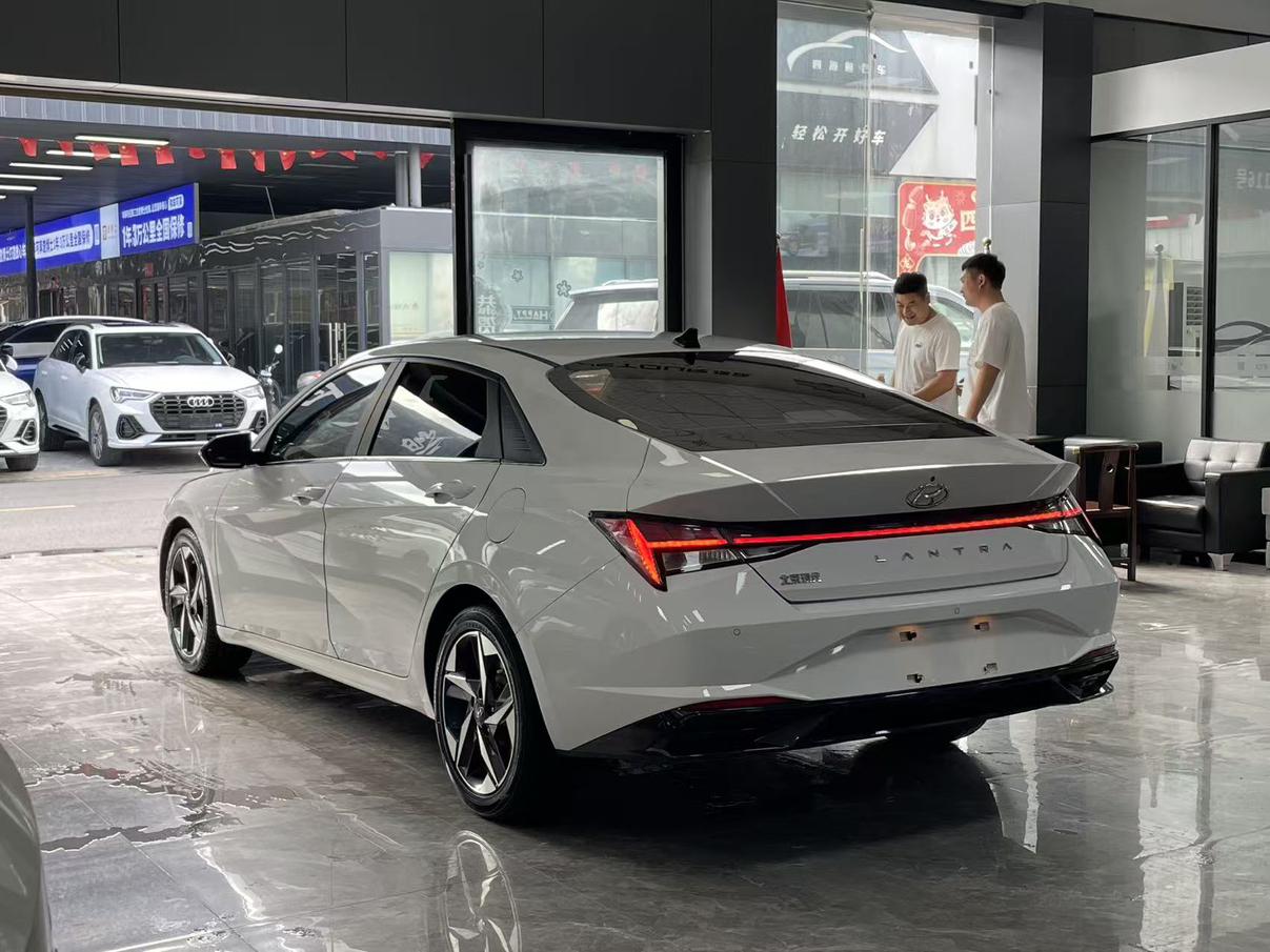 Hyundai Elantra 2022 thumb 2