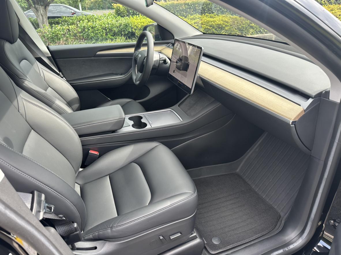 Tesla Model Y 2022 thumb 6