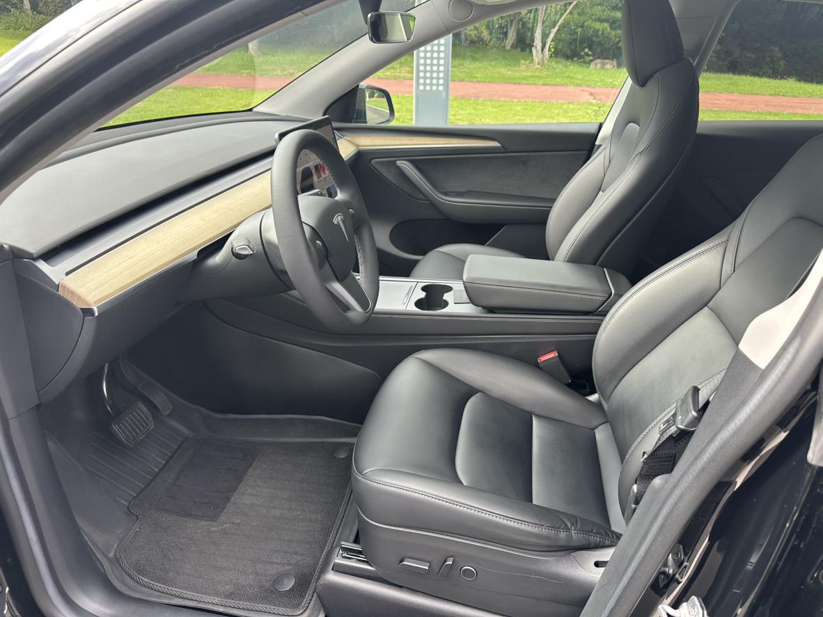 Tesla Model Y 2022 thumb 8