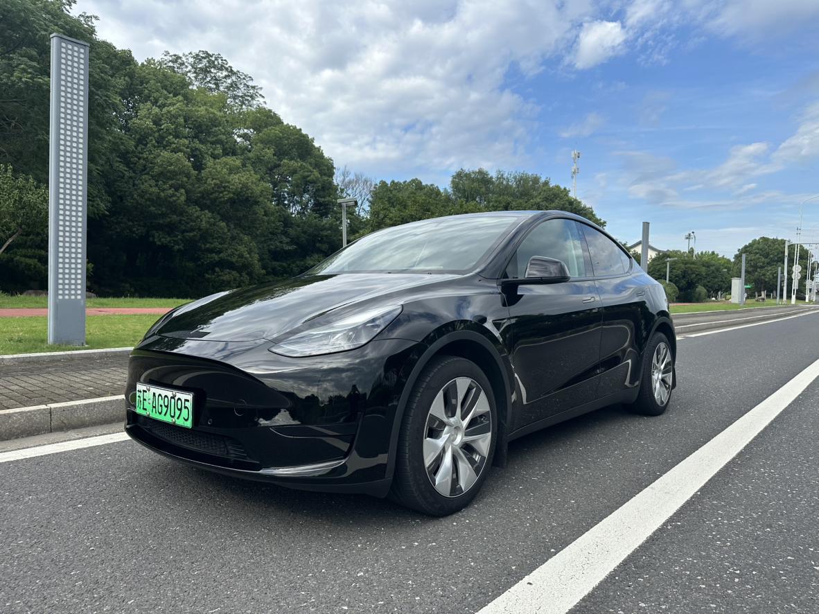 Tesla Model Y 2022 thumb 10