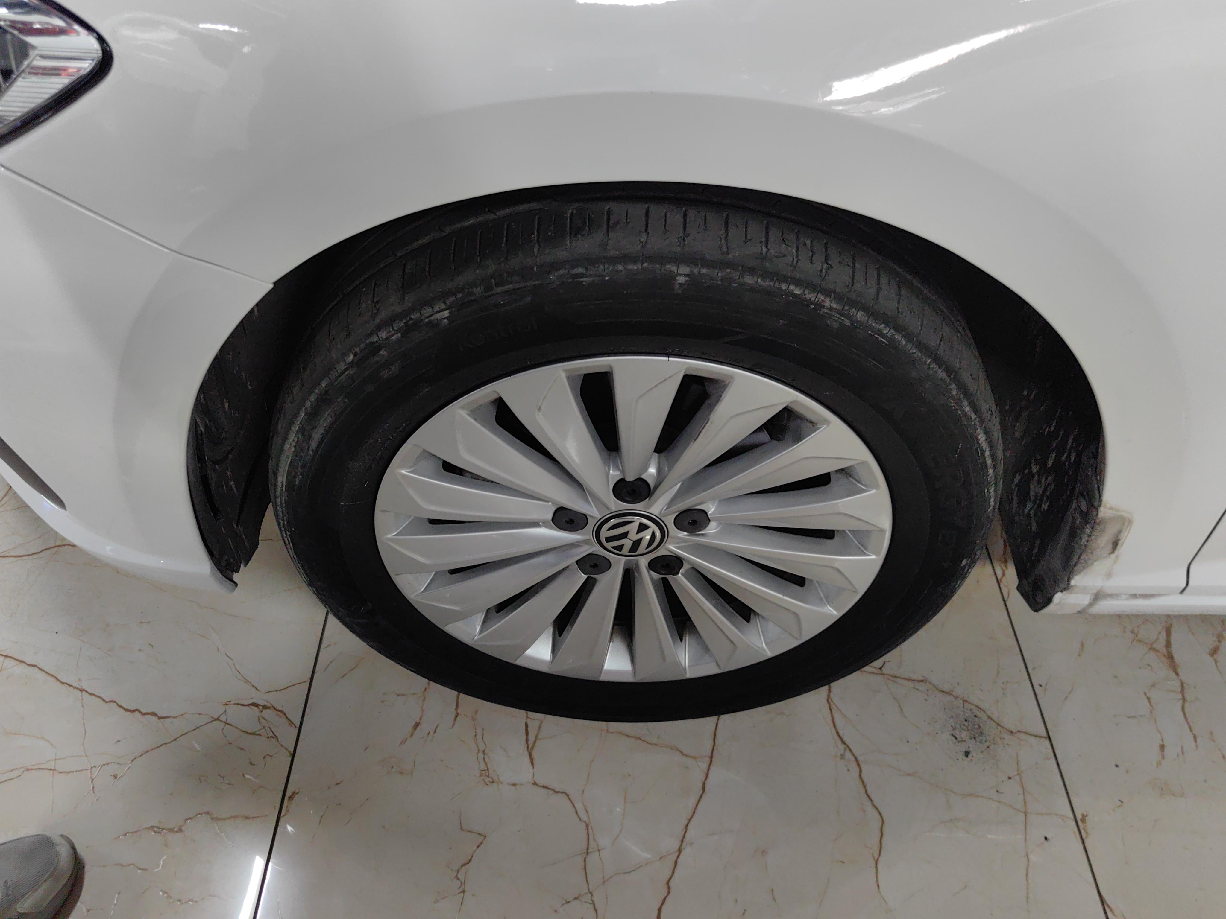 Volkswagen Lavida XR 2019 thumb 2