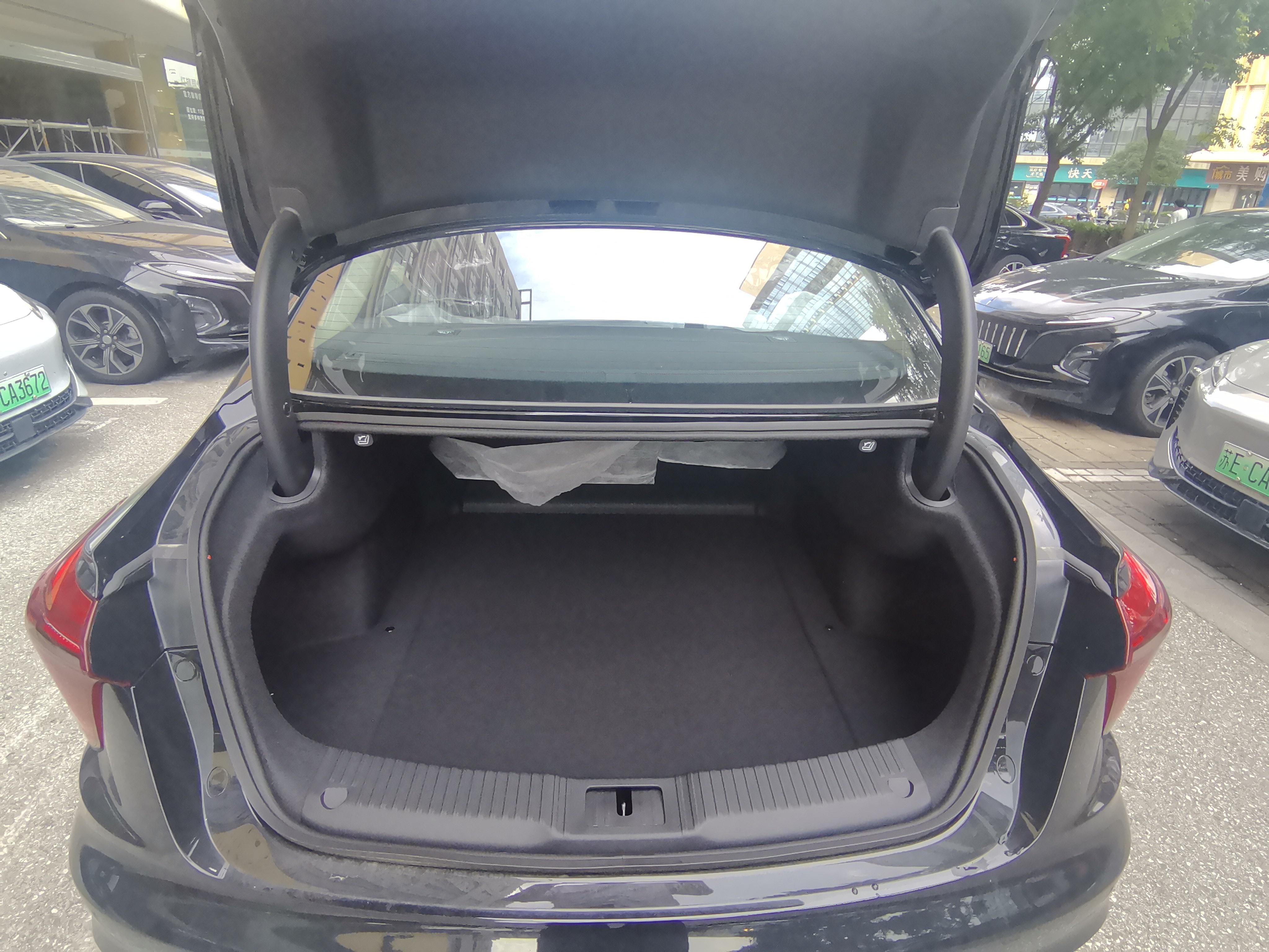 Hongqi H5 2025 thumb 10