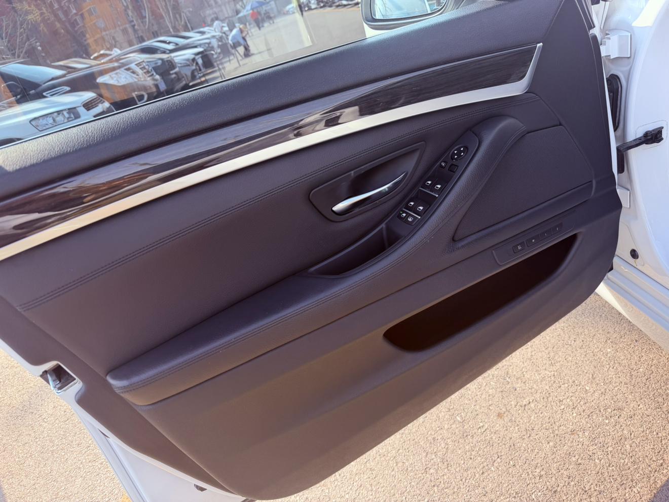 BMW 5 серии 2011 thumb 5