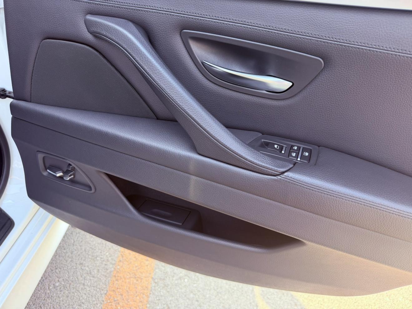BMW 5 серии 2011 thumb 9