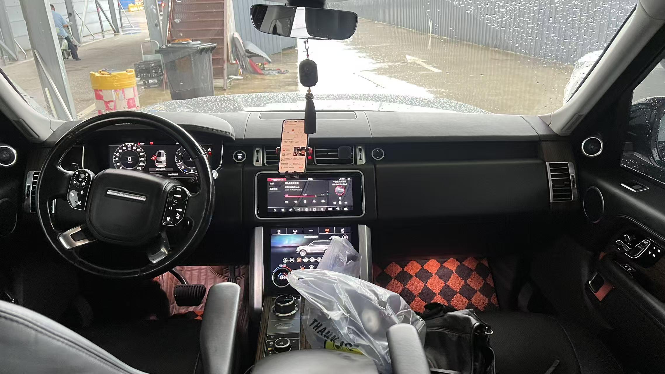 Land Rover Range Rover 2018 thumb 3