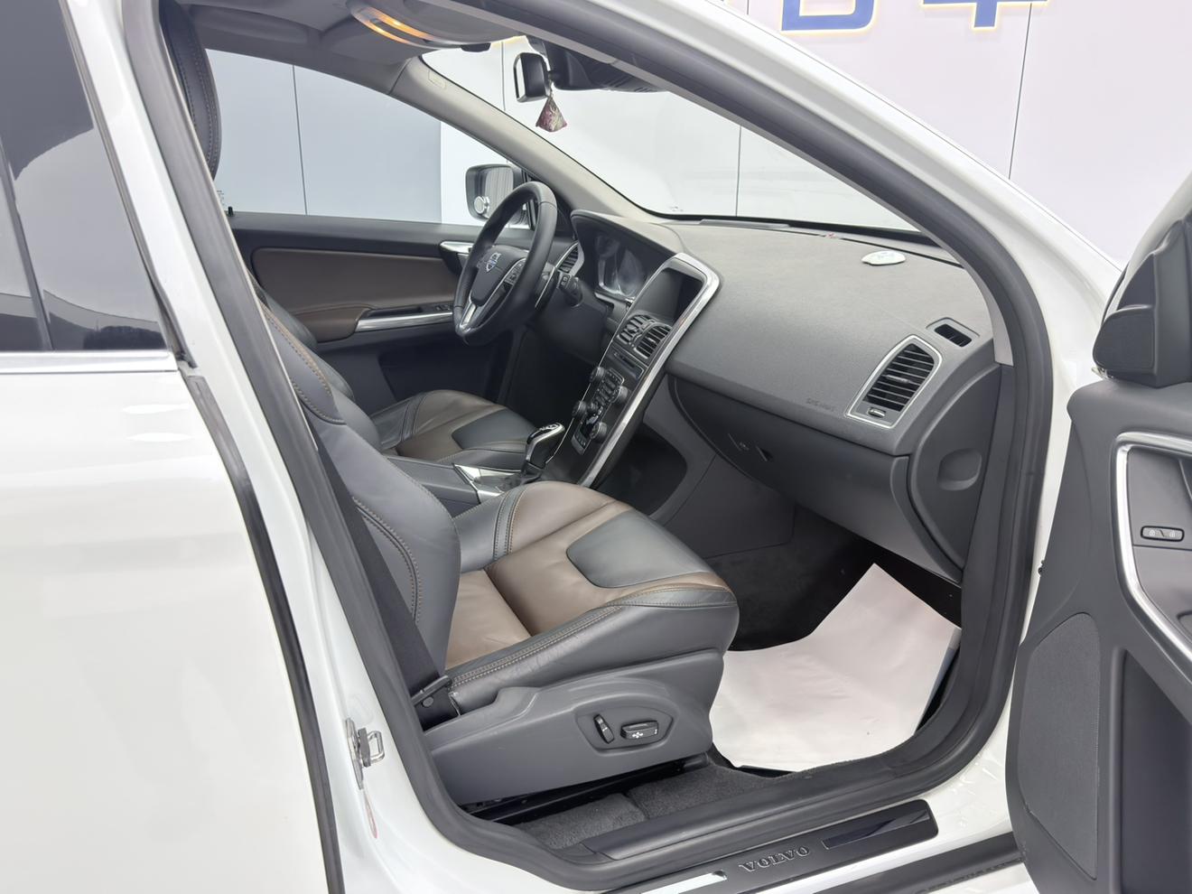 Volvo XC60 2014 thumb 8