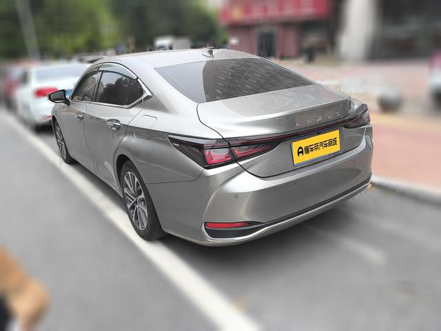 Lexus ES 2025 thumb 2