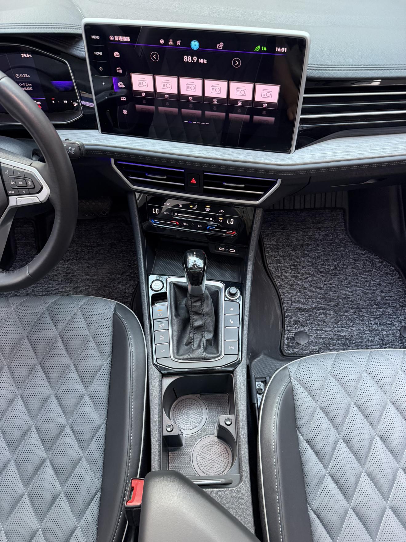Volkswagen Sagitar 2023 thumb 9