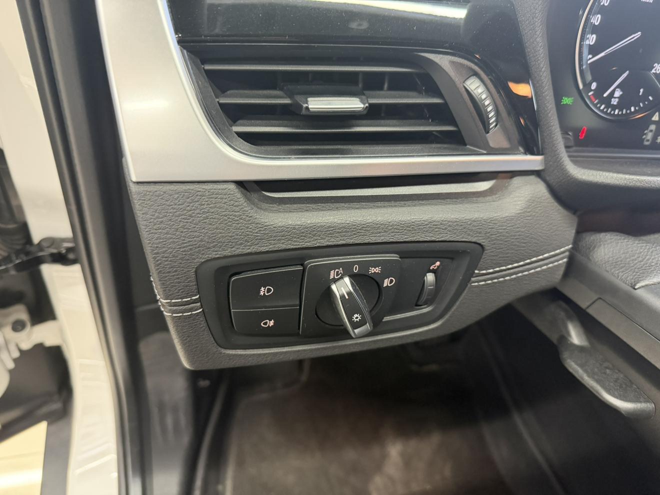 BMW X2 2019 thumb 12