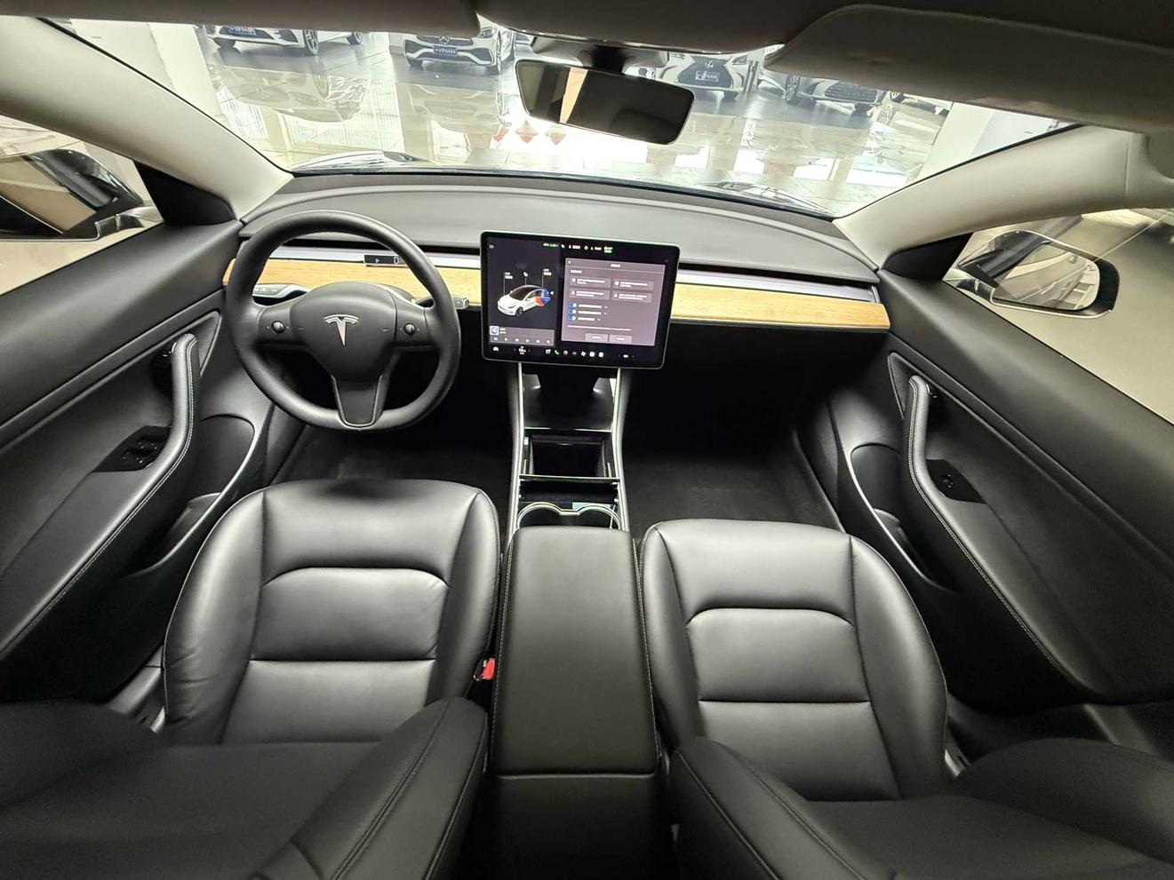 Tesla Model 3 2020 thumb 4