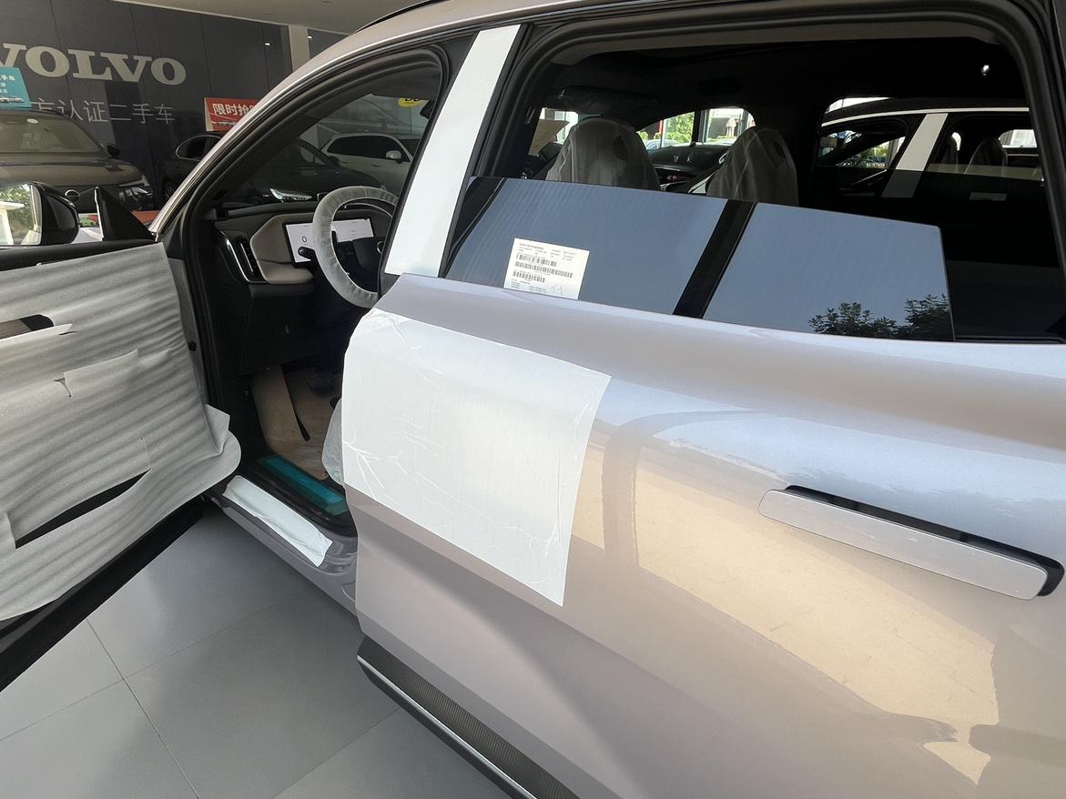 Volvo XC70 2026 thumb 2