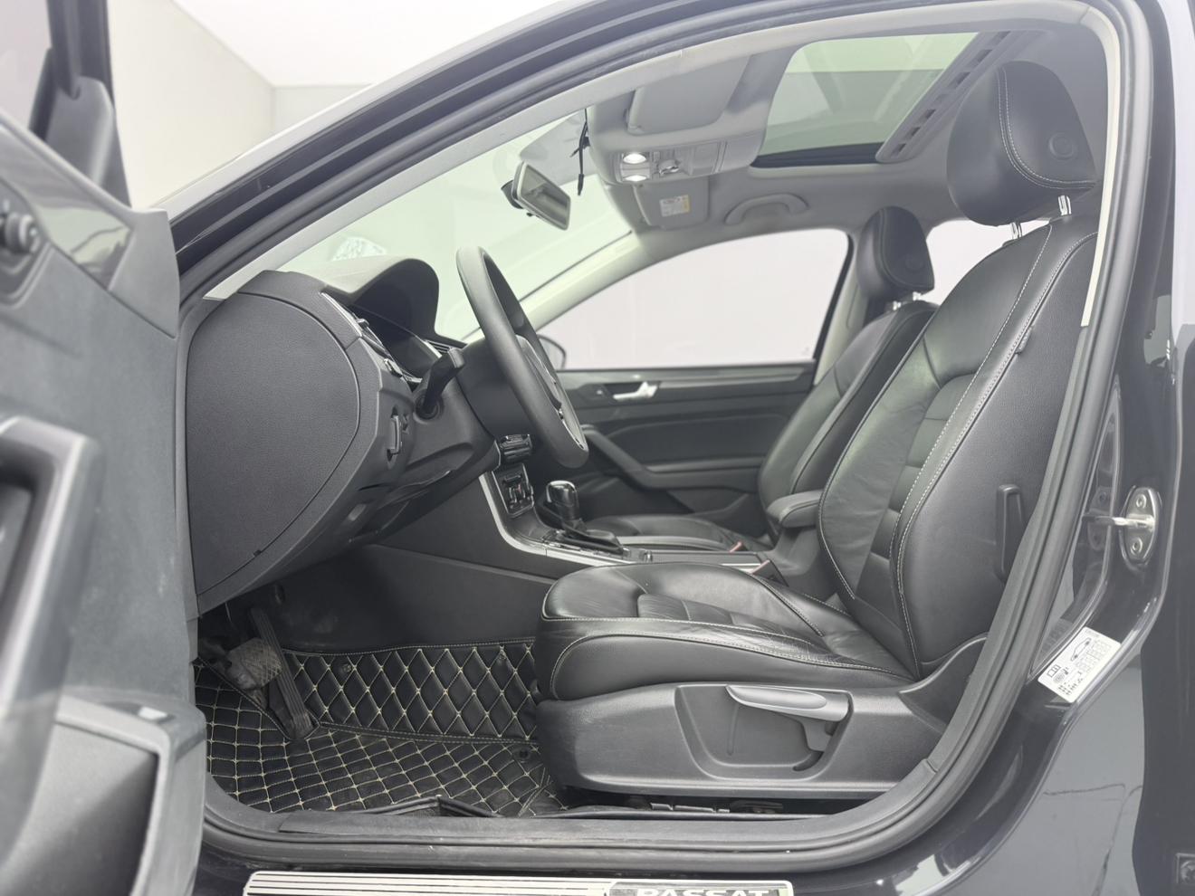 Volkswagen Passat (North America and China) 2017 thumb 8