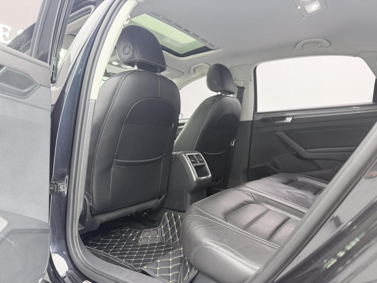 Volkswagen Passat (North America and China) 2017 thumb 9