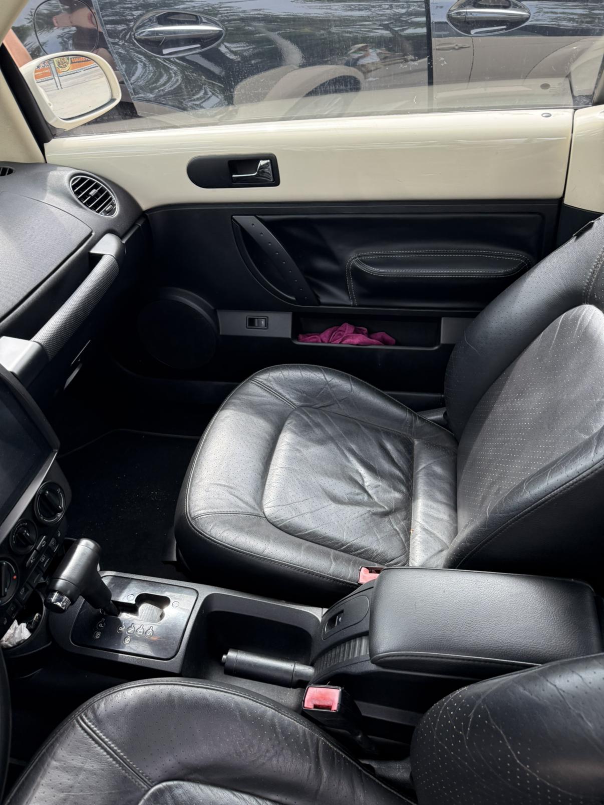 Volkswagen Beetle 2010 thumb 4