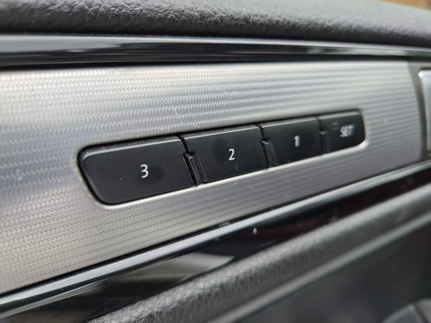 Volkswagen Touareg 2012 thumb 9