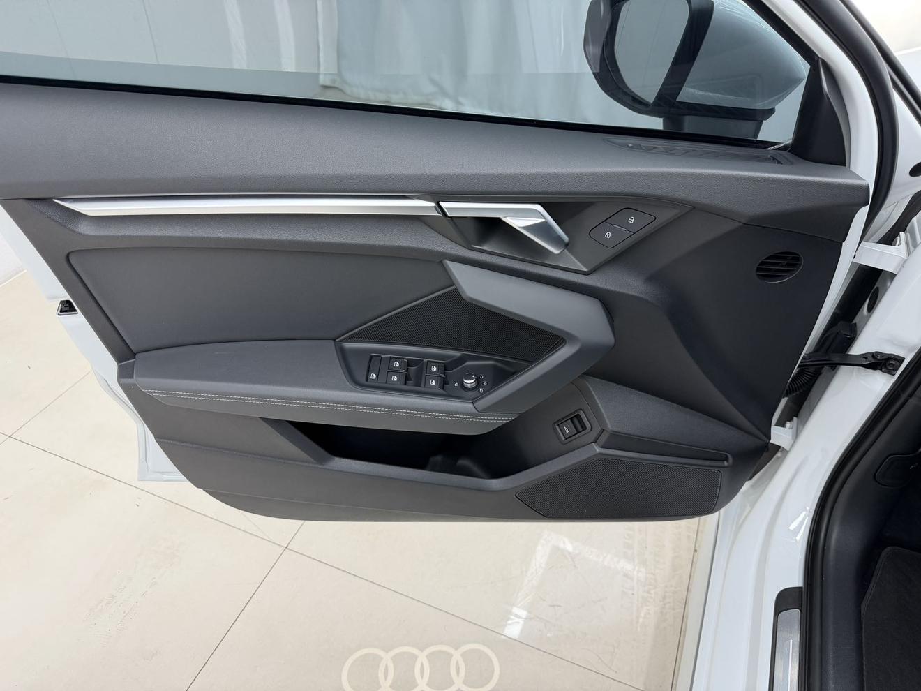 Audi A3 2023 thumb 6