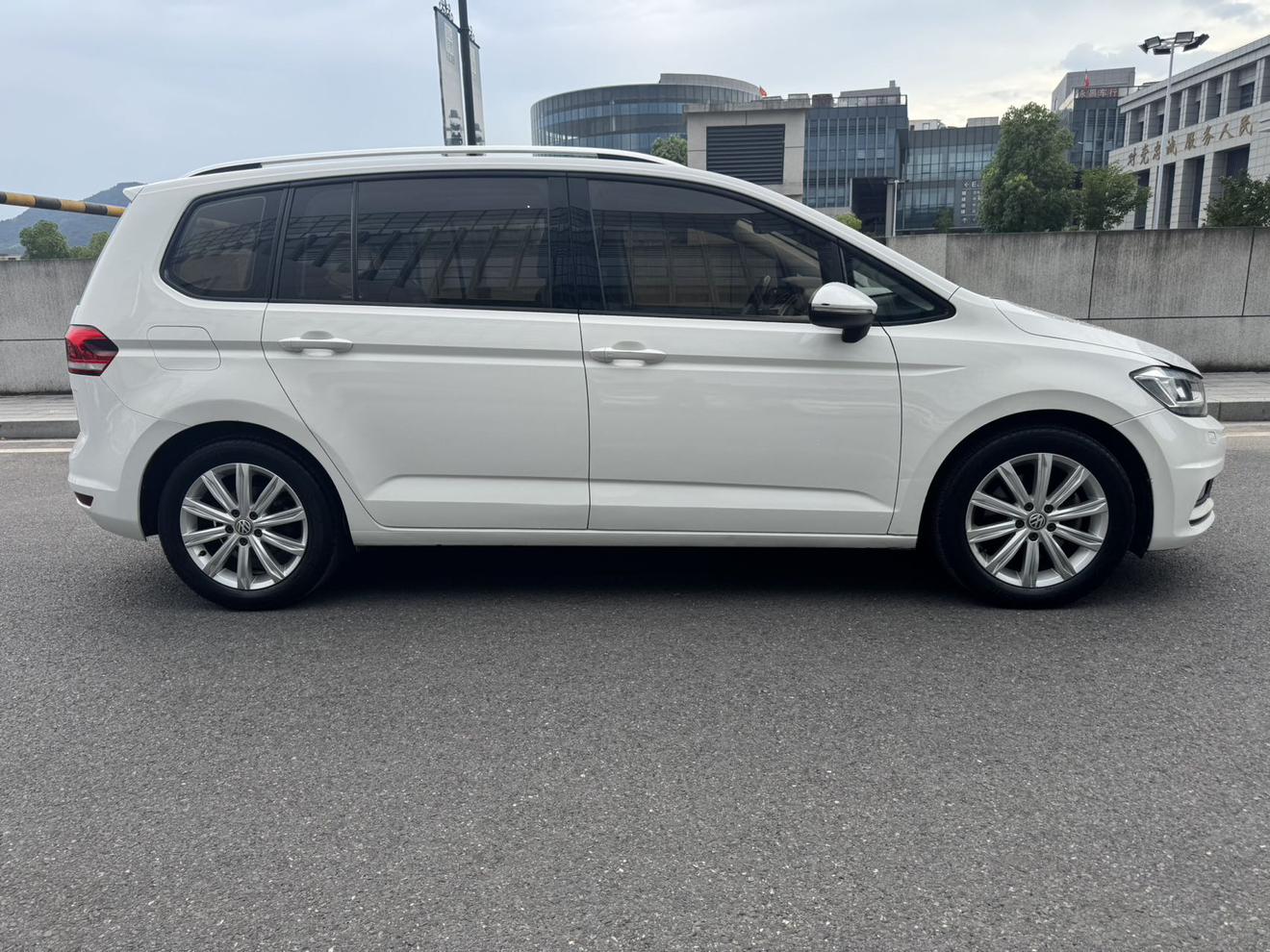 Volkswagen Touran 2018 thumb 5