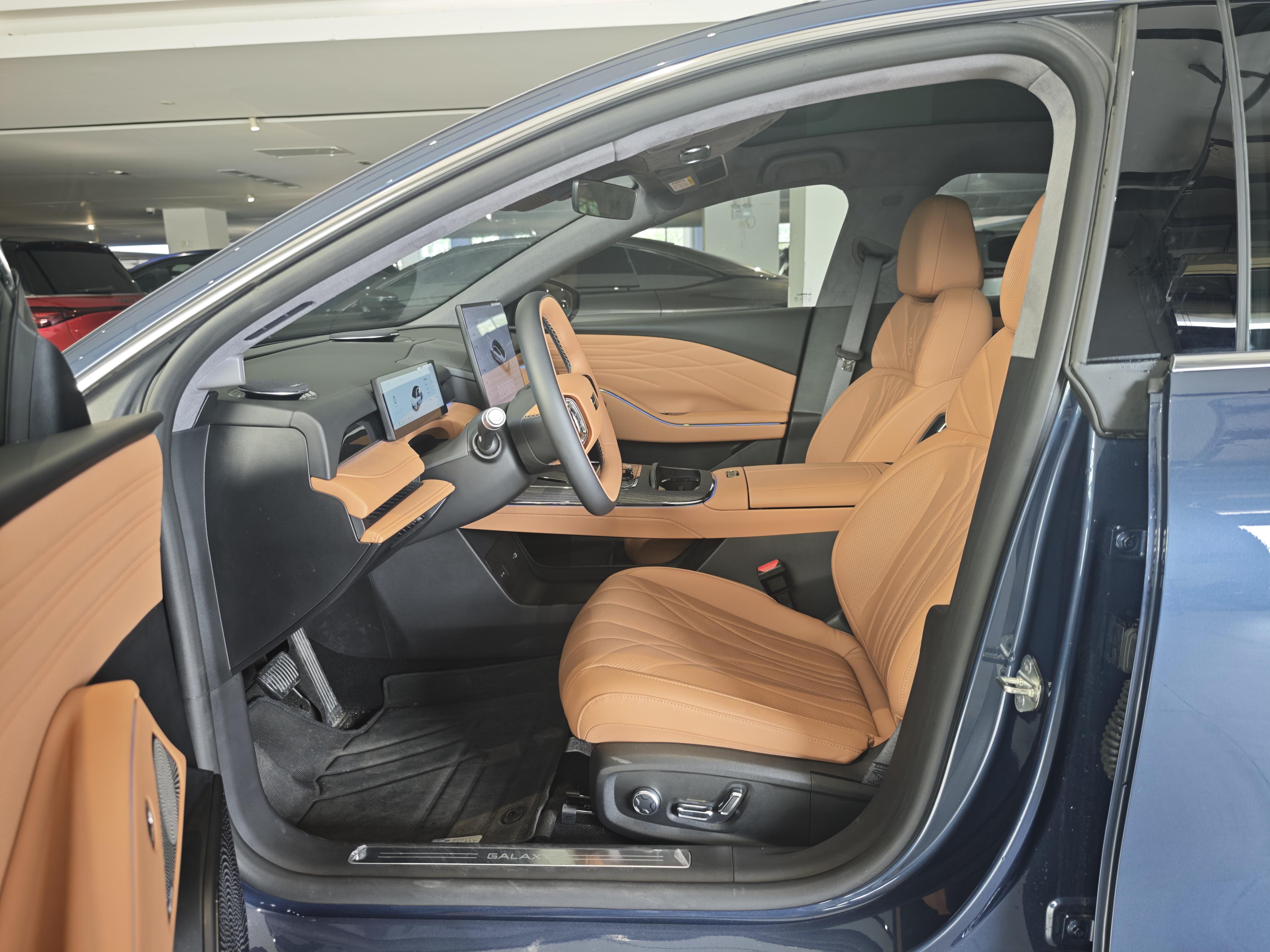 Geely Galaxy 8 PHEV 2025 thumb 6
