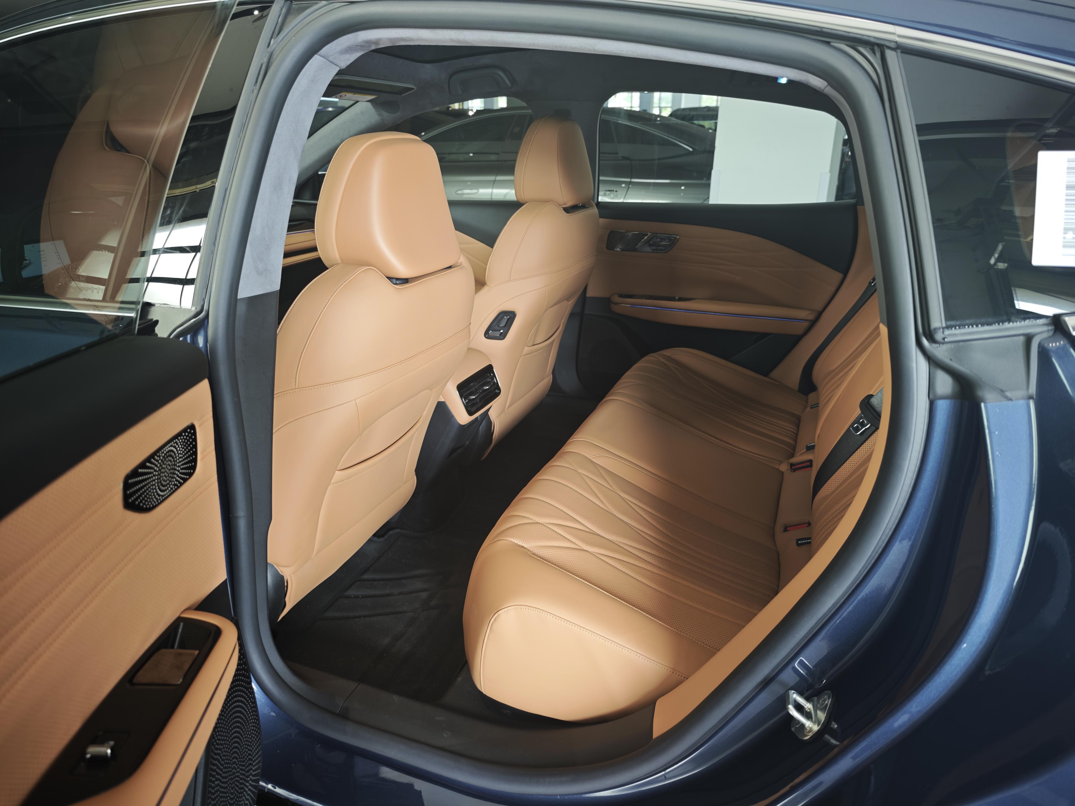 Geely Galaxy 8 PHEV 2025 thumb 7