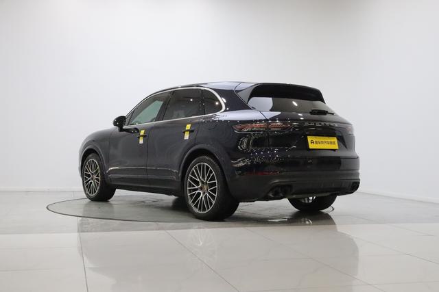 Porsche Cayenne 2021 thumb 3