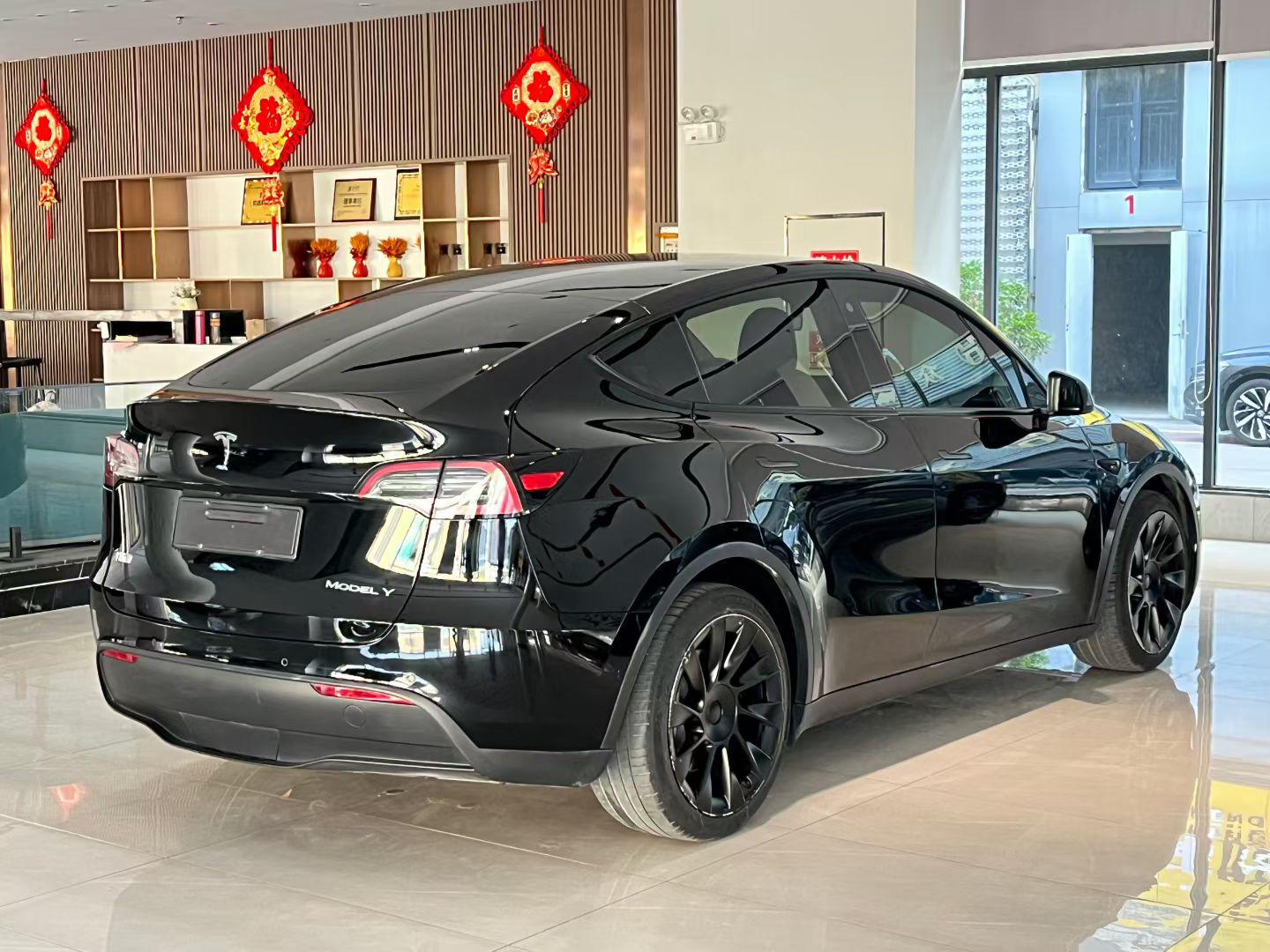 Tesla Model Y 2021 thumb 4