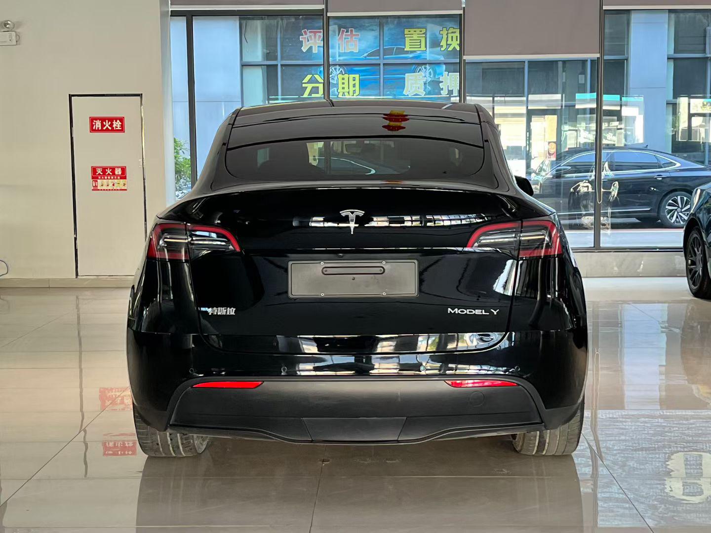 Tesla Model Y 2021 thumb 12
