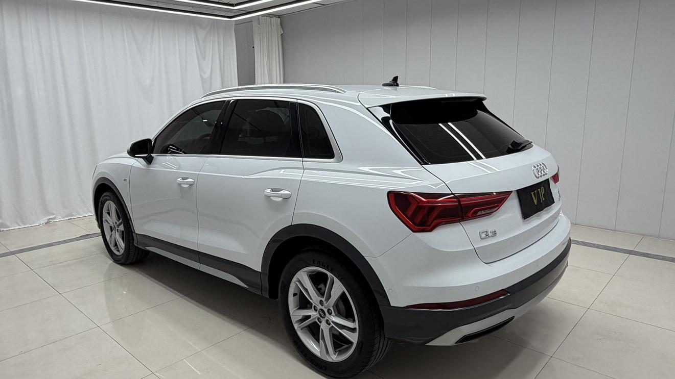 Audi Q3 2023 thumb 2