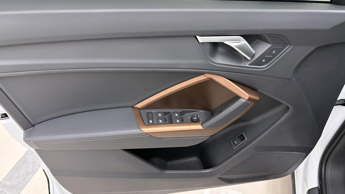 Audi Q3 2023 thumb 6