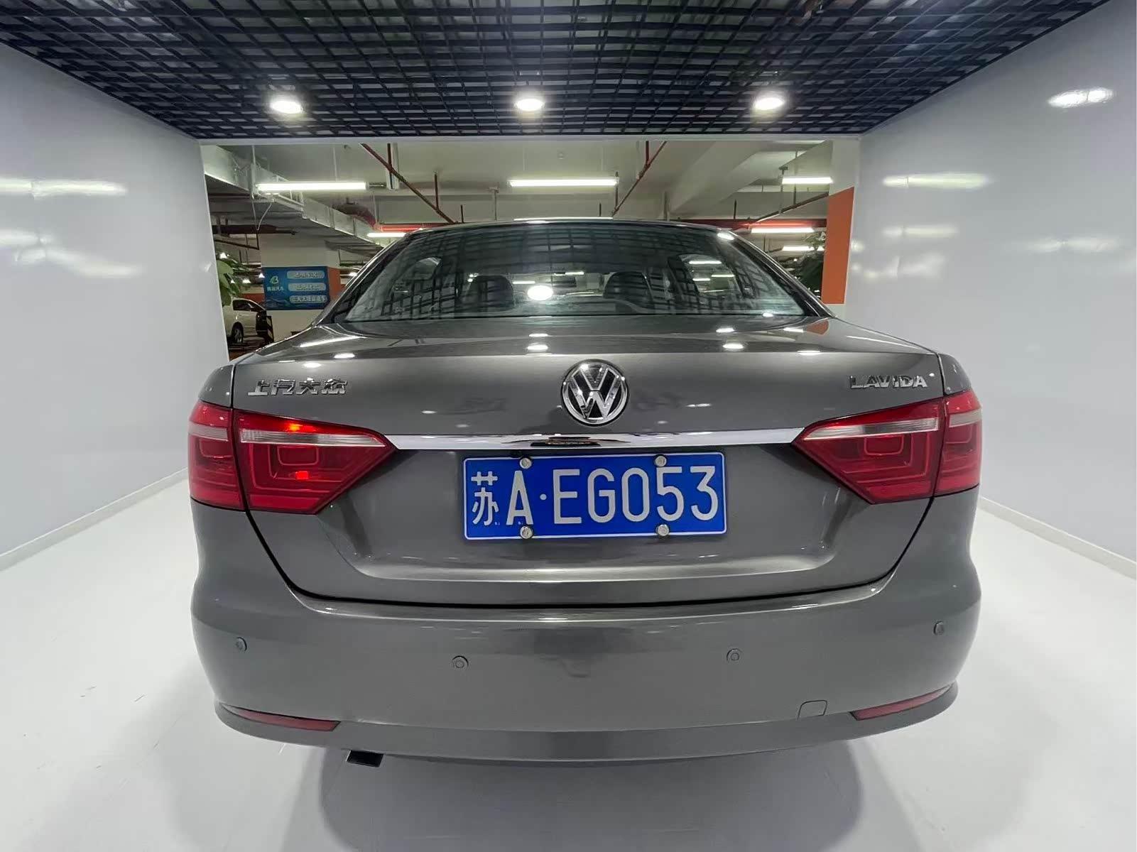 Volkswagen Lavida XR 2013 thumb 3