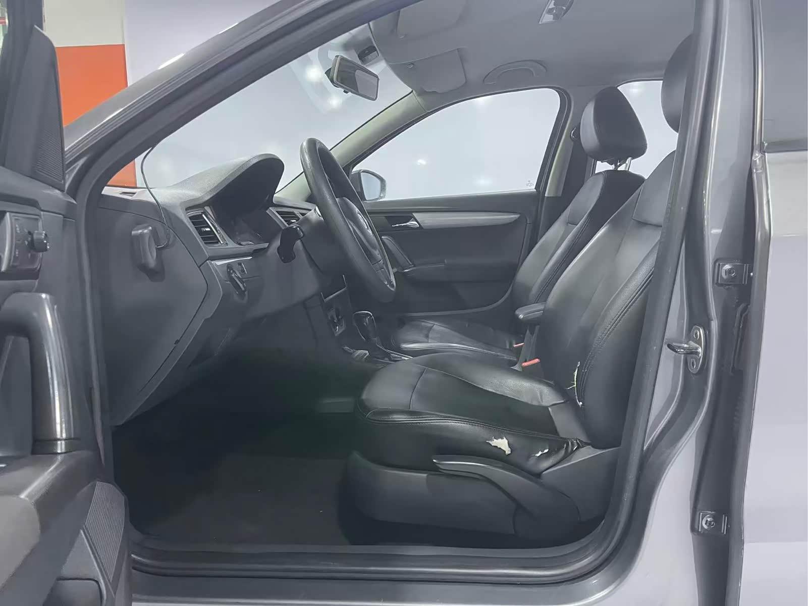 Volkswagen Lavida XR 2013 thumb 6