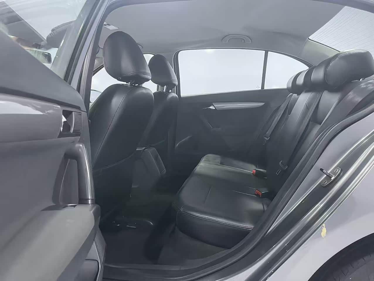 Volkswagen Lavida XR 2013 thumb 7