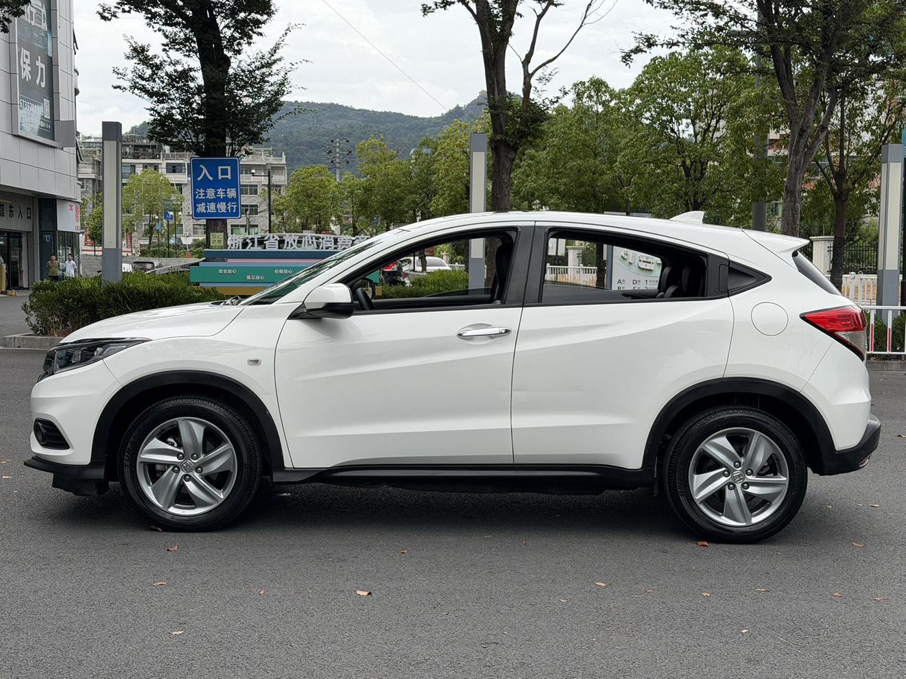 Honda Vezel 2020 thumb 2