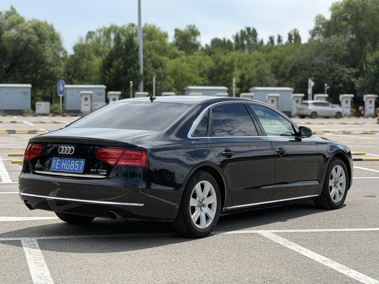 Audi A8 2013 thumb 4