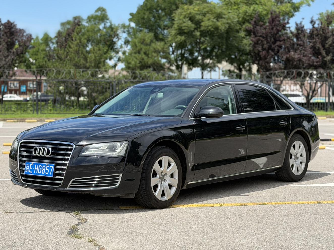 Audi A8 2013 thumb 8