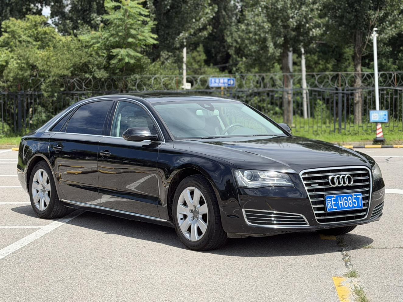 Audi A8 2013 thumb 10