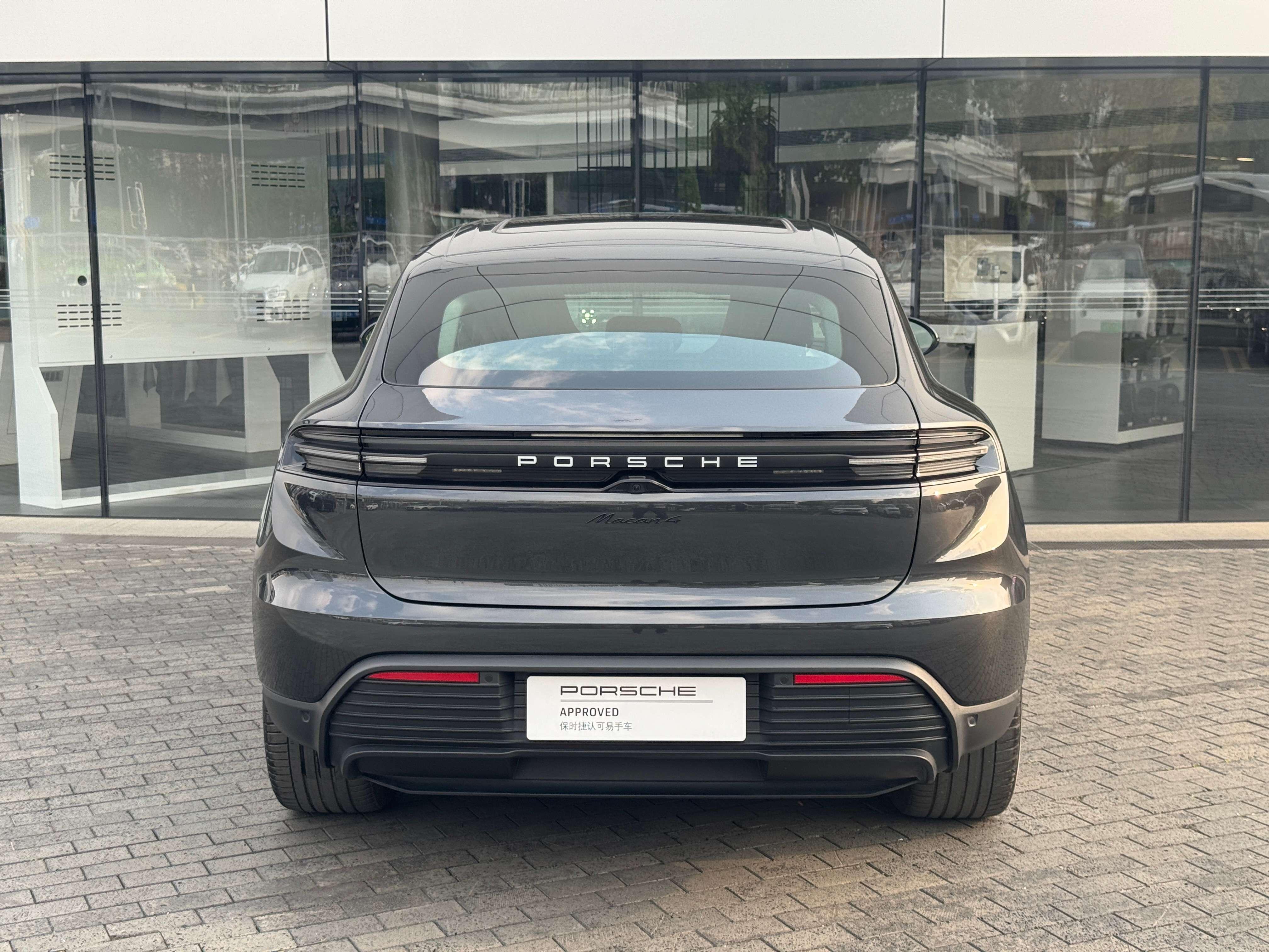 Porsche Macan 2024 thumb 2