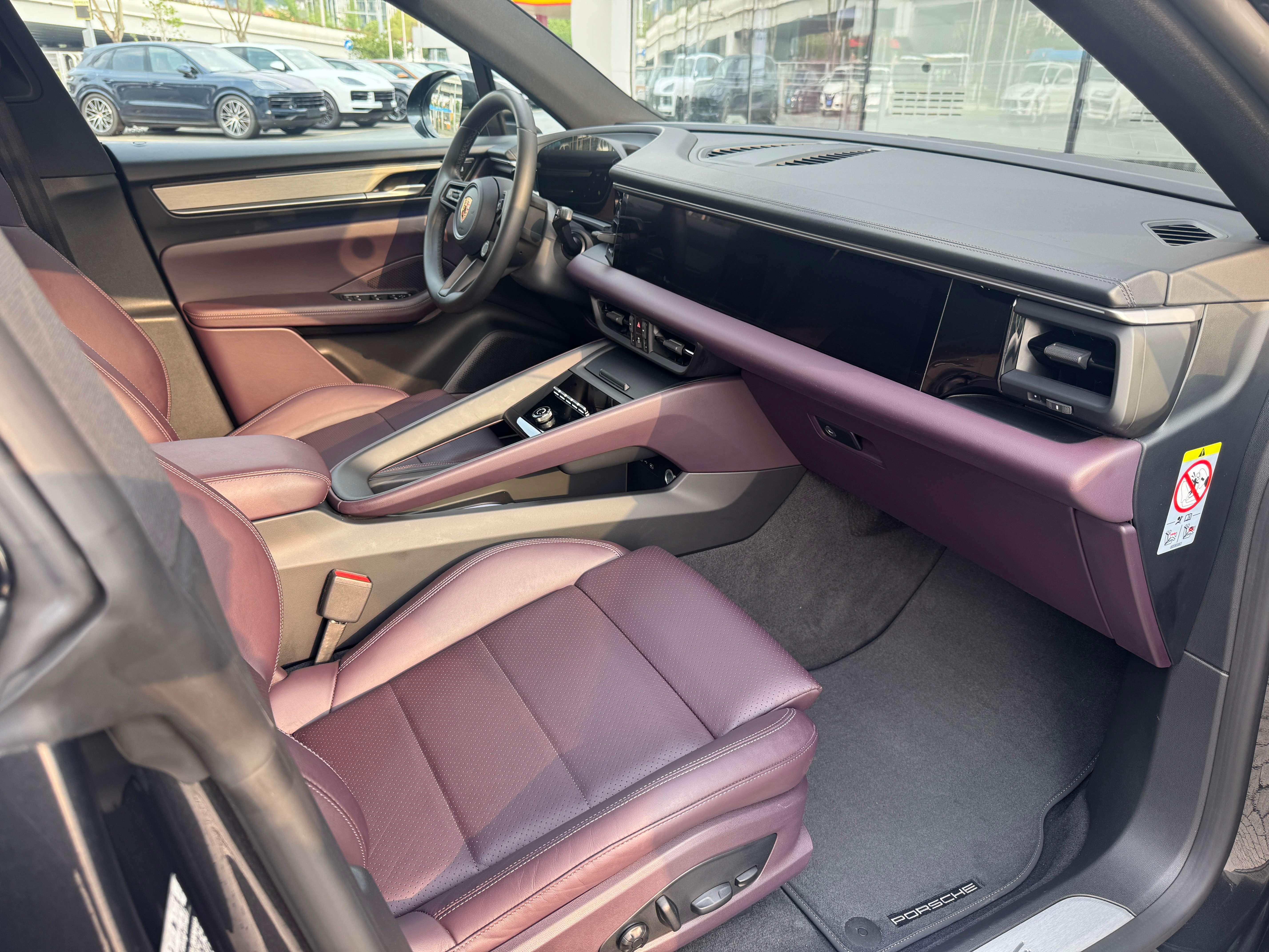 Porsche Macan 2024 thumb 10