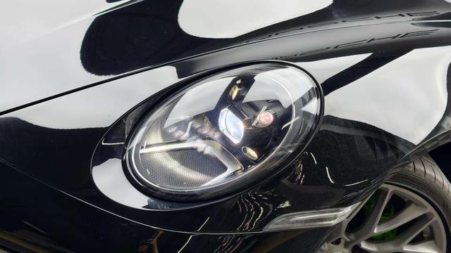 Porsche 911 2020 thumb 5