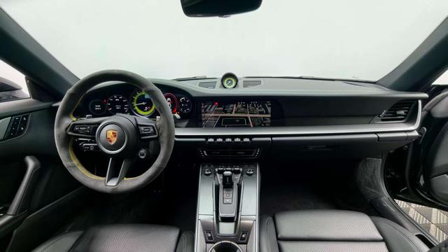 Porsche 911 2020 thumb 9