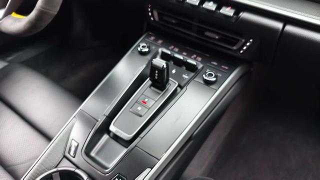 Porsche 911 2020 thumb 11
