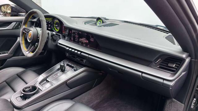 Porsche 911 2020 thumb 12