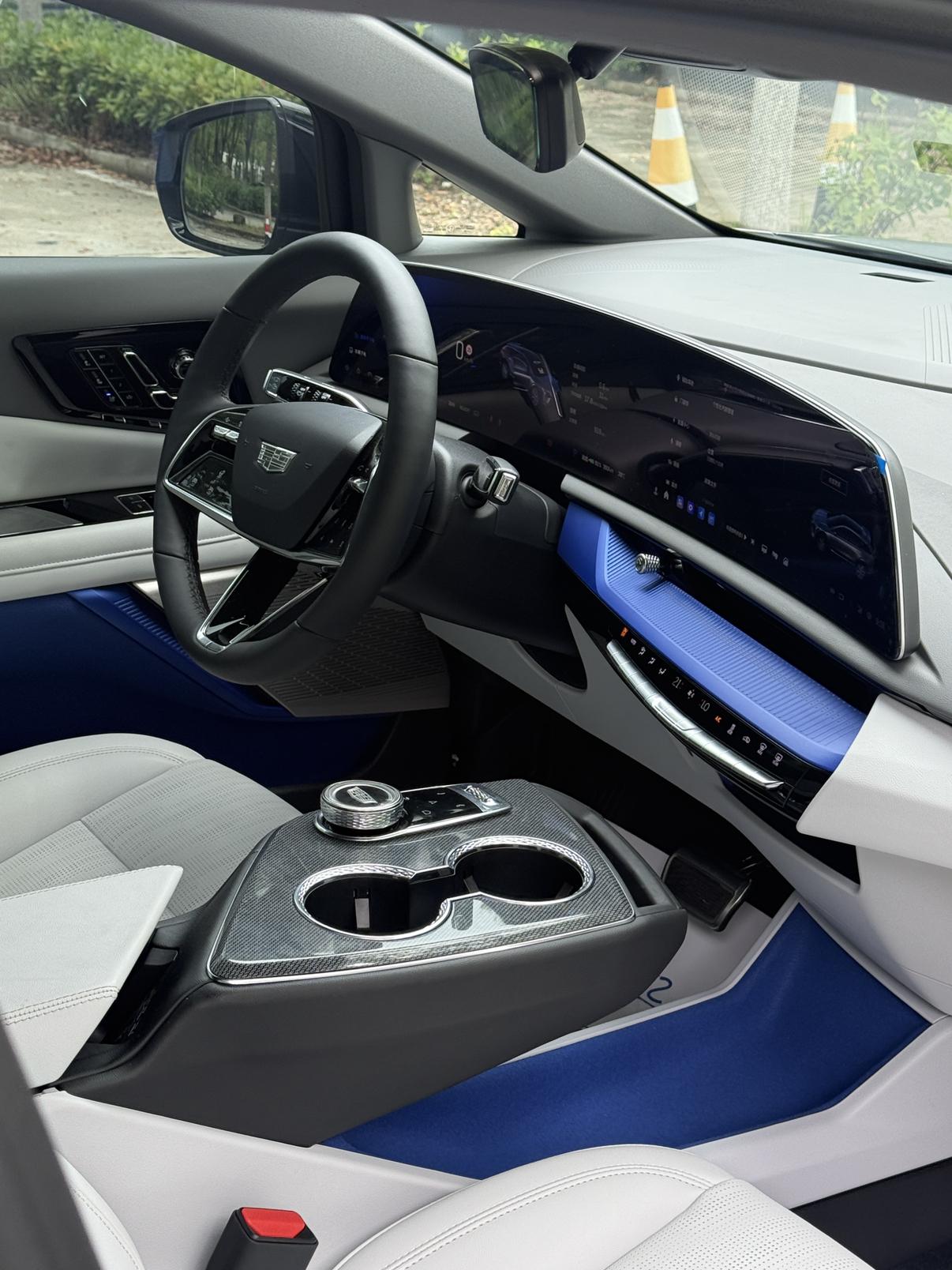 Cadillac Lyriq 2024 thumb 10