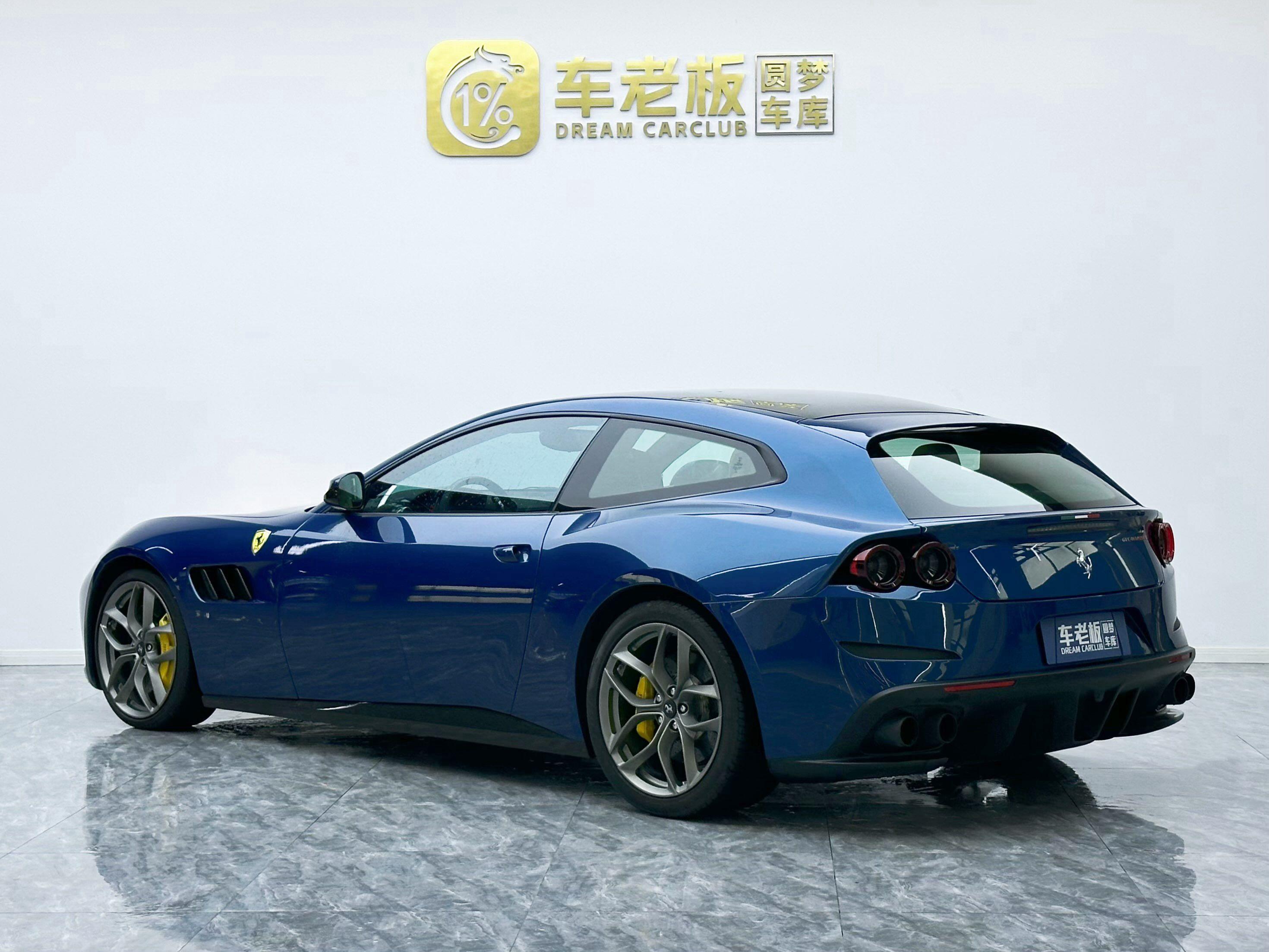 Ferrari GTC4Lusso 2017 thumb 2