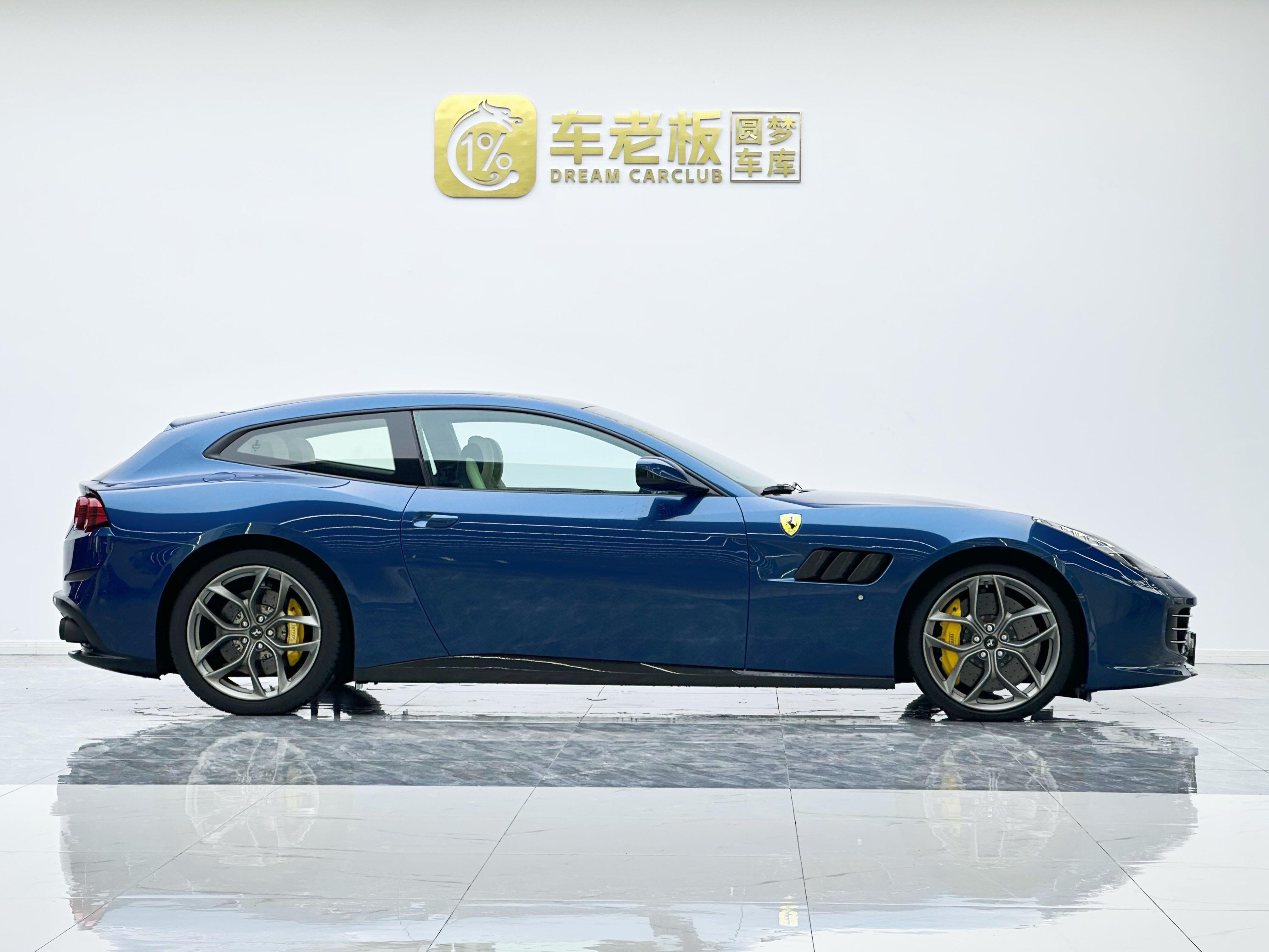 Ferrari GTC4Lusso 2017 thumb 5
