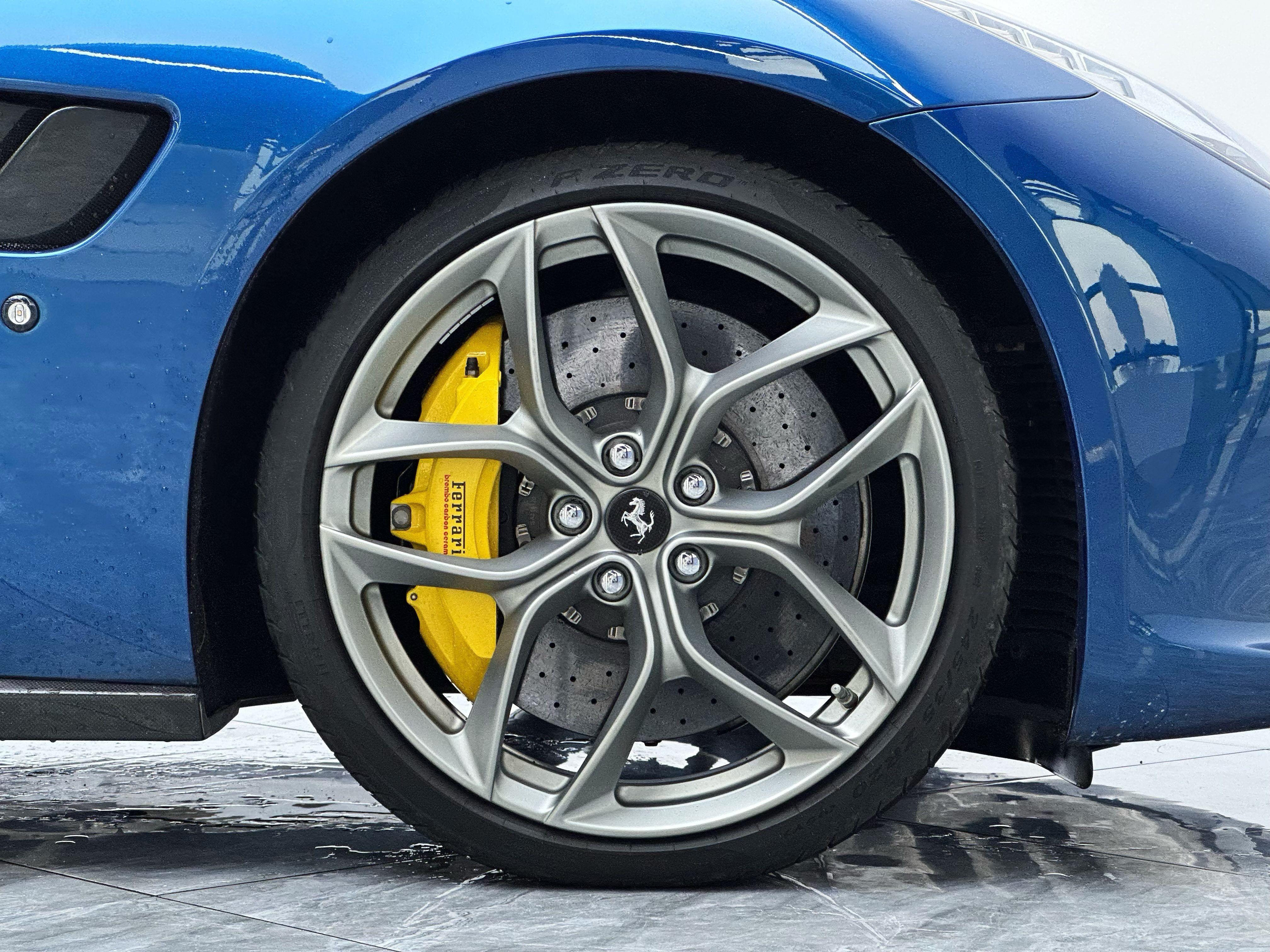 Ferrari GTC4Lusso 2017 thumb 12
