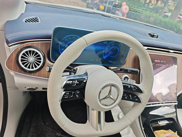 Mercedes-Benz EQE 2025 thumb 9